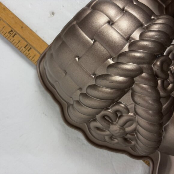 Nordic Ware Easter Bunny in Basket Cake Pan EUC - Picture 8 of 9